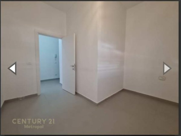 Tirane, jepet me qera ambjent biznesi Kati 3, 85 m² 450 Euro (Rruga e Barrikadave)