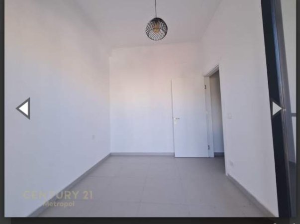 Tirane, jepet me qera ambjent biznesi Kati 3, 85 m² 450 Euro (Rruga e Barrikadave)