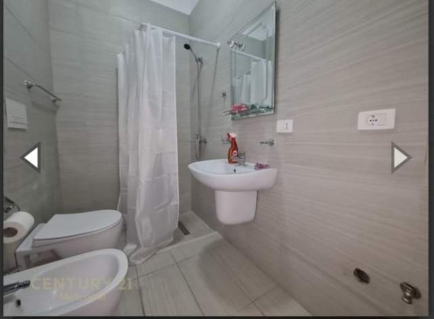 Tirane, jepet me qera ambjent biznesi Kati 3, 85 m² 450 Euro (Rruga e Barrikadave)