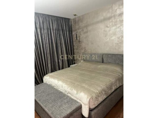 Tirane, jepet me qera apartament 3+1+BLK Kati 10, 200 m² 2.000 Euro (Perball Delijorgjit)
