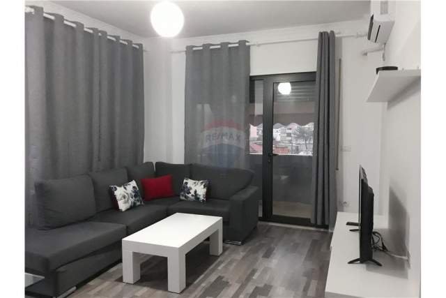 Tirane, jepet me qera apartament 2+1 Kati 3, 80 m² 400 Euro (ali demi)