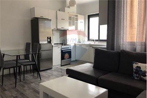 Tirane, jepet me qera apartament 2+1 Kati 3, 80 m² 400 Euro (ali demi)