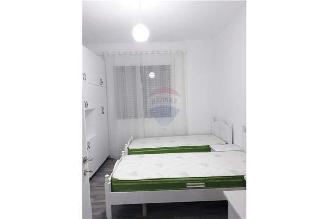 Tirane, jepet me qera apartament 2+1 Kati 3, 80 m² 400 Euro (ali demi)