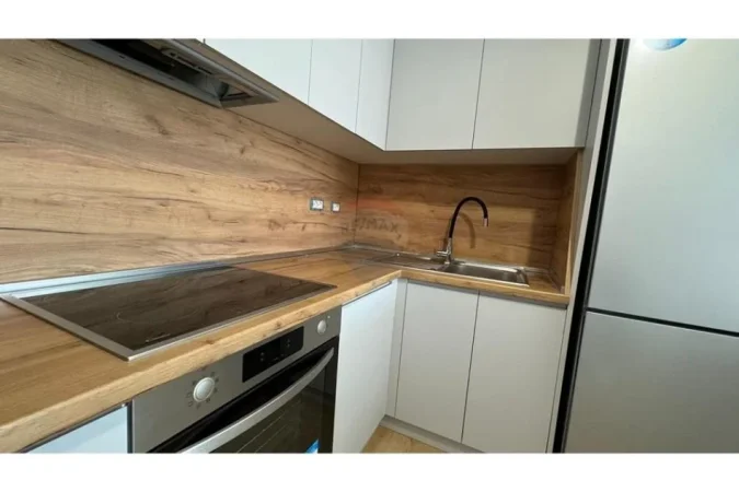 Tirane, jepet me qera apartament 1+1 , 65 m² 750 € (Apartament 1+1 per qira ne Qender!)