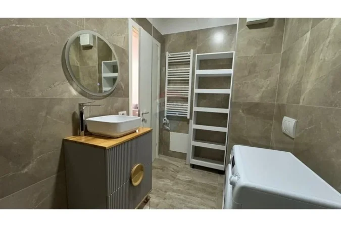 Tirane, jepet me qera apartament 1+1 , 65 m² 750 € (Apartament 1+1 per qira ne Qender!)