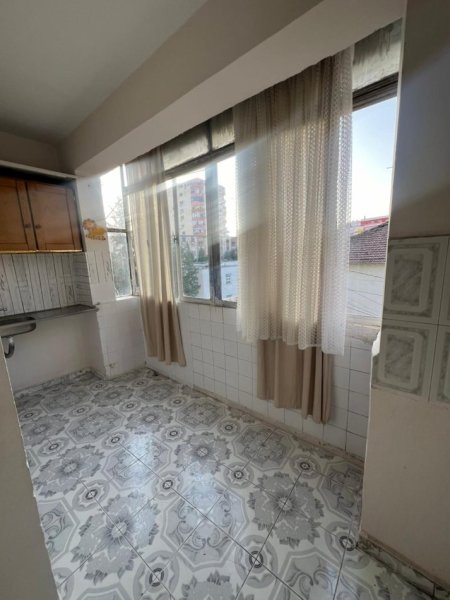 Tirane, jepet me qera apartament 2+1 Kati 3, 69 m² 400 € (21 Dhjetori)