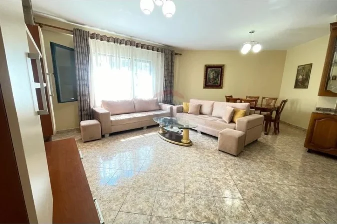 Tirane, jepet me qera apartament 3+1 Kati 6, 132 m² 700 € (Apartament per qira, 3+1 ,Stacioni i Trenit)