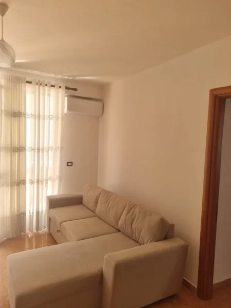 Tirane, jepet me qera apartament 2+1 Kati 4, 100 m² 400 € (Yzberisht)