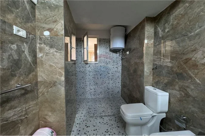Tirane, jepet me qera 3+1 Kati 2, 100 m² 600 € (Apartament 3+1 me qira Xhamlliku!)