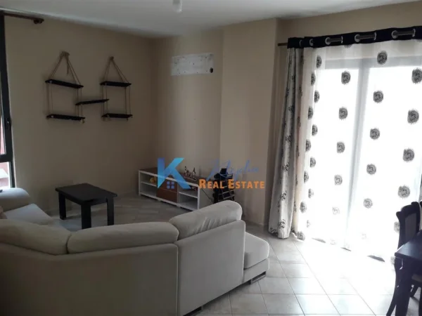 Tirane, jap me qera apartament 2+1+Ballkon Kati 4, 123 m² (Yzberish)