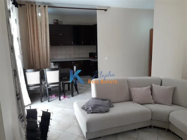 Tirane, jap me qera apartament 2+1+Ballkon Kati 4, 123 m² (Yzberish)