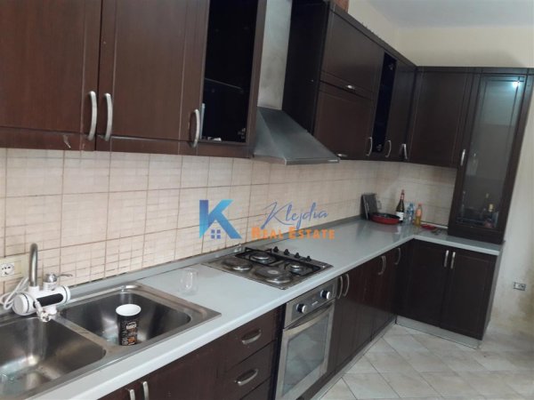 Tirane, jap me qera apartament 2+1+Ballkon Kati 4, 123 m² (2+1+2 per qira ne Yzberish, afer pallateve Dilo)