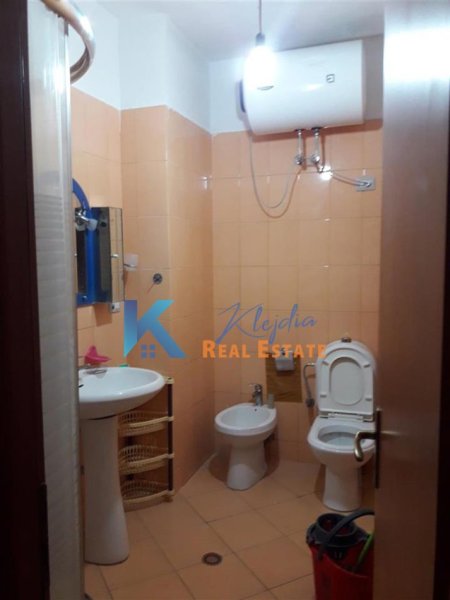 Tirane, jap me qera apartament 2+1+Ballkon Kati 4, 123 m² (2+1+2 per qira ne Yzberish, afer pallateve Dilo)