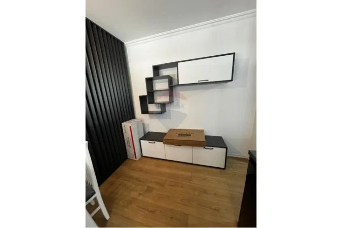Tirane, jepet me qera apartament 1+1 Kati 2, 35 m² 450 € (Garsionere per qera prane Rruges se Kosovareve)