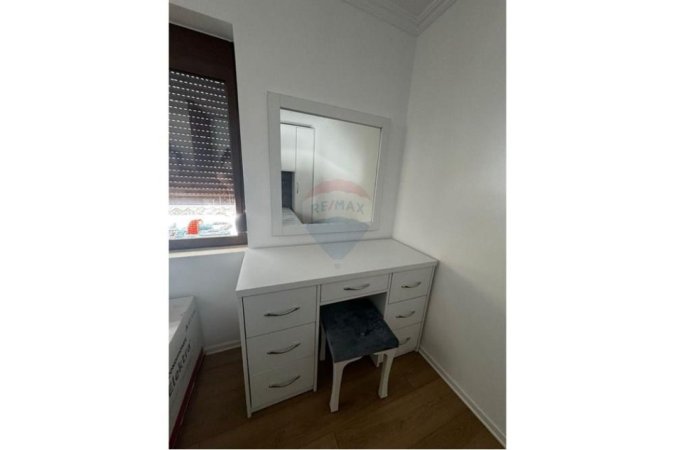 Tirane, jepet me qera apartament 1+1 Kati 2, 35 m² 450 € (Garsionere per qera prane Rruges se Kosovareve)
