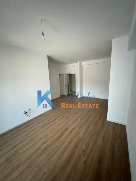 Tirane, jap me qera apartament 1+1+Ballkon Kati 6, 66 m² 400 € (1+1 per qira te Kompleksi Kaimi, Ali Dem)