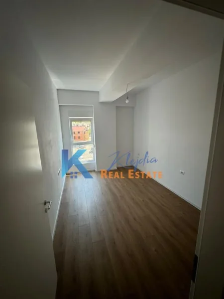 Tirane, jap me qera apartament 1+1+Ballkon Kati 6, 66 m² 400 € (1+1 per qira te Kompleksi Kaimi, Ali Dem)