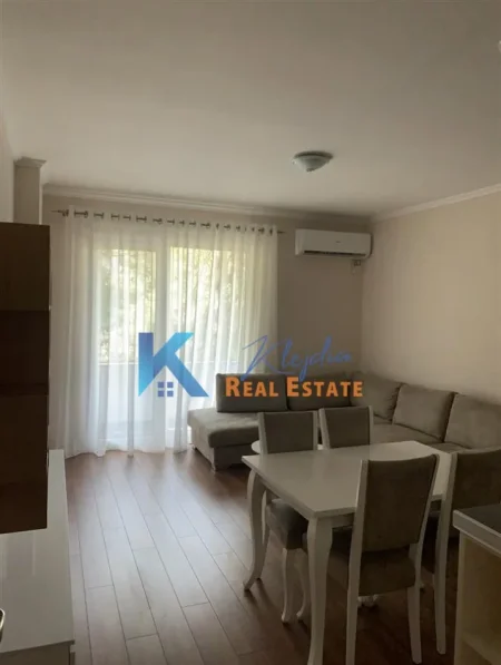 Tirane, jap me qera apartament 1+1+Ballkon Kati 1, 70 m² 600 € (Liqeni i Thate)