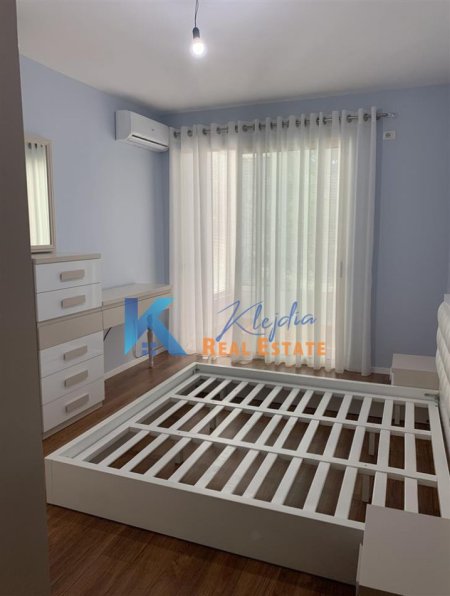 Tirane, jap me qera apartament 1+1+Ballkon Kati 1, 70 m² 600 € (Liqeni i Thate)