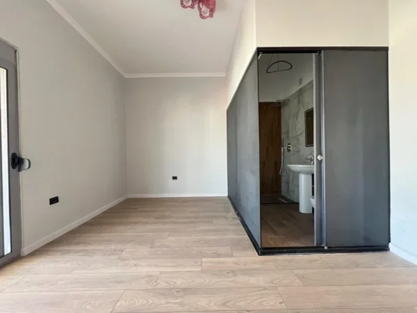 Tirane, shitet apartament 2+1 Kati 7, 120 m² 133.000 € (Fresku)