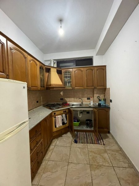 Tirane, jepet me qera 3+1+Ballkon Kati 6, 100 m² 700 € (Rruga Haxhi Hysen Dalliu, te Prokuroria)