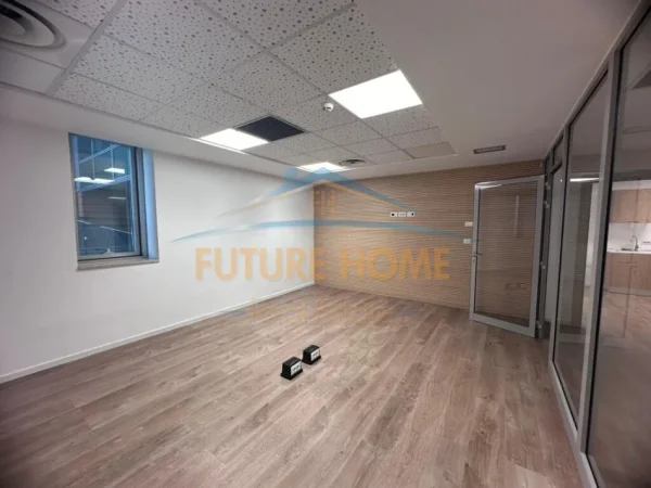 Tirane, jepet me qera zyre Kati 4, 444 m² 11.500 € (QENDER)