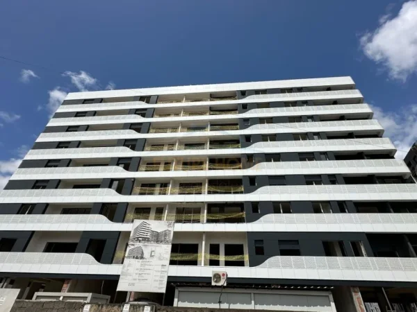 Tirane, shitet apartament 2+1+Ballkon Kati 8, 102 m² 147.500 € (Rruga don bosko)