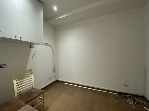 Tirane, jepet me qera apartament 3+1+Ballkon Kati 7, 135 m² 1.000 € (Zogu i Zi)