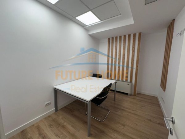 Tirane, jepet me qera ambjent biznesi Kati 13, 251 m² (Bulevardi deshmoret e kombit)