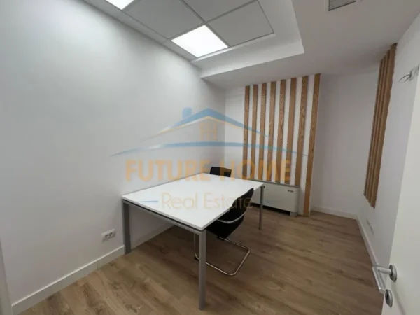Tirane, jepet me qera ambjent biznesi Kati 13, 251 m² (Bulevardi deshmoret e kombit)