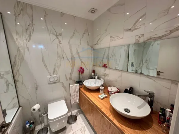 Tirane, shitet apartament 2+1+Ballkon Kati 5, 107 m² (Liqeni i Thate)