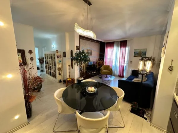Tirane, shitet apartament 2+1+Ballkon Kati 5, 107 m² (Liqeni i Thate)