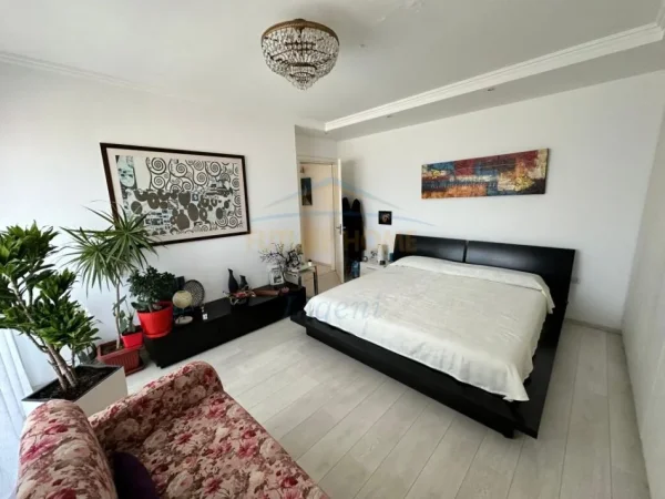 Tirane, shitet apartament 2+1+Ballkon Kati 5, 107 m² (Liqeni i Thate)
