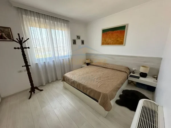 Tirane, shitet apartament 2+1+Ballkon Kati 5, 107 m² (Liqeni i Thate)