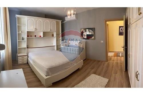 Tirane, jepet me qera apartament 2+1+Ballkon Kati 13, 135 m² 800 € (Myslym Shyri)
