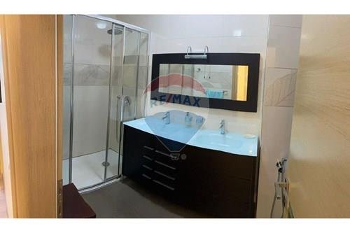 Tirane, jepet me qera apartament 2+1+Ballkon Kati 13, 135 m² 800 € (Myslym Shyri)