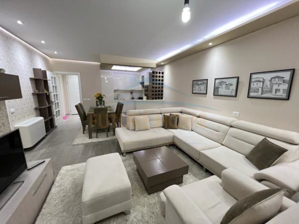 Tirane, jap me qera apartament 2+1+Ballkon Kati 5, 112 m² 1000 € (Rruga e kosovareve)