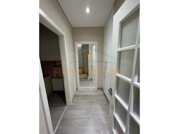 Tirane, jap me qera apartament 2+1+Ballkon Kati 5, 112 m² 1000 € (Rruga e kosovareve)