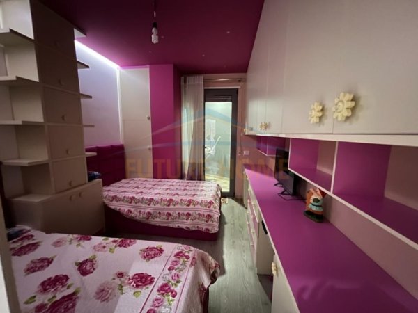 Tirane, jap me qera apartament 2+1+Ballkon Kati 5, 112 m² 1000 € (Rruga e kosovareve)