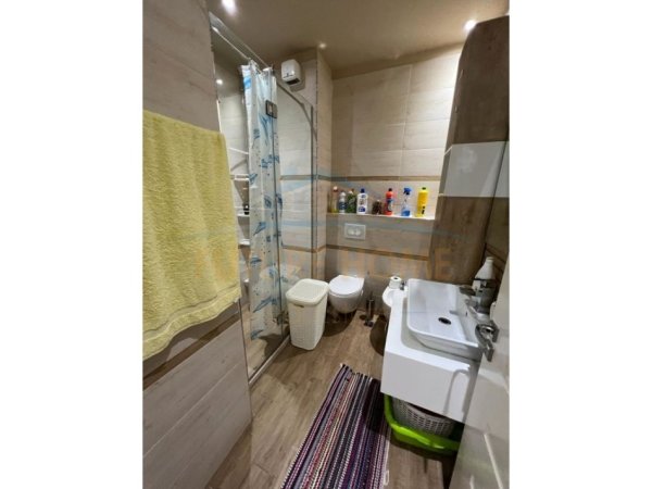 Tirane, jap me qera apartament 2+1+Ballkon Kati 5, 112 m² 1000 € (Rruga e kosovareve)