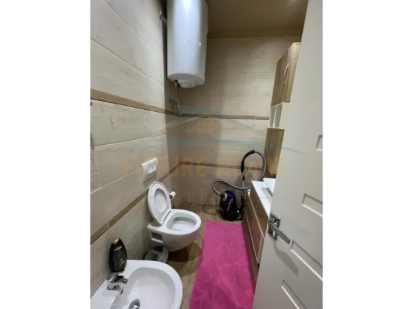 Tirane, jap me qera apartament 2+1+Ballkon Kati 5, 112 m² 1000 € (Rruga e kosovareve)