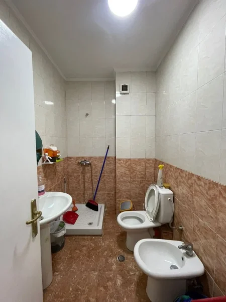 Tirane, jepet me qera apartament 1+1 Kati 0, 60 m² 500 € (Komuna e Parisit)