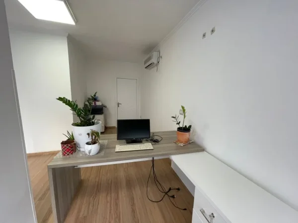 Tirane, jepet me qera apartament 1+1 Kati 0, 60 m² 500 € (Komuna e Parisit)