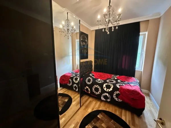 Tirane, shitet apartament 2+1+Ballkon Kati 0, 93 m² 325.000 € (Rruga e Vilave)