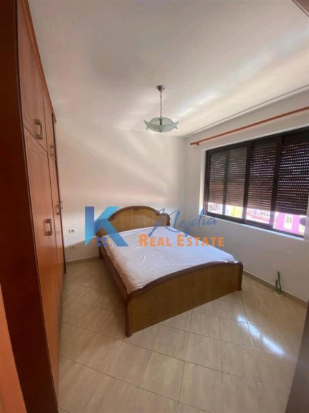 Tirane, jap me qera apartament 2+1+Ballkon Kati 3, 80 m² 500 € (Kinostudio)