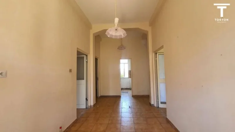 Vlore - Lungomare - Uji i Ftohte, shitet 3 Katshe Kati 3, 400 m² 480.000 € (Demokracia , Vlore)