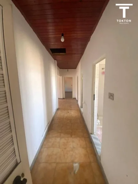 Vlore - Lungomare - Uji i Ftohte, shitet 3 Katshe Kati 3, 400 m² 480.000 € (Demokracia , Vlore)