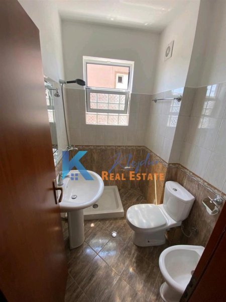 Tirane, jap me qera apartament 2+1+Ballkon Kati 3, 80 m² 500 € (Kinostudio)