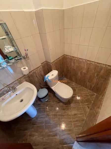 Tirane, jap me qera apartament 2+1+Ballkon Kati 3, 80 m² 500 € (Kinostudio)
