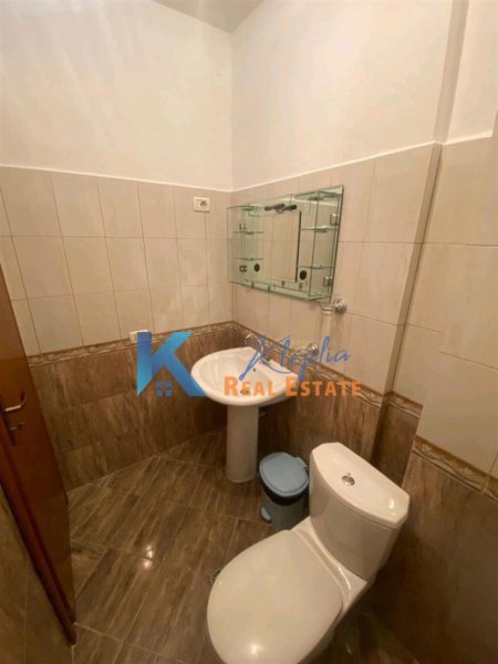 Tirane, jap me qera apartament 2+1+Ballkon Kati 3, 80 m² 500 € (Kinostudio)